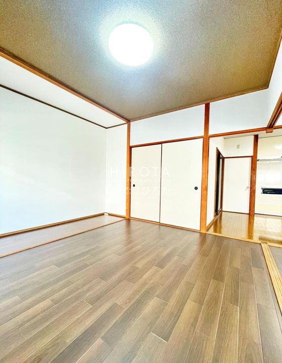 エメラルドマンション陣原B棟 202号室の内装