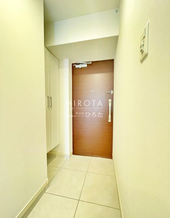 コンダクトレジデンスJINYAMAの玄関