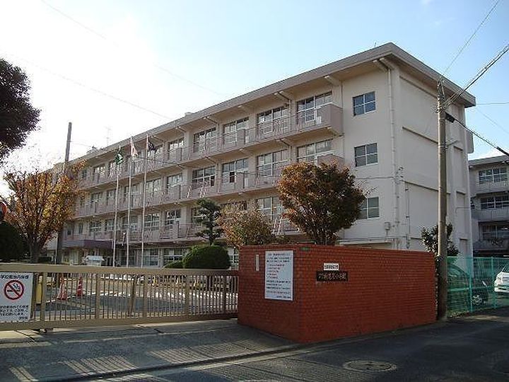 エメラルドマンション陣原B棟 202号室の周辺