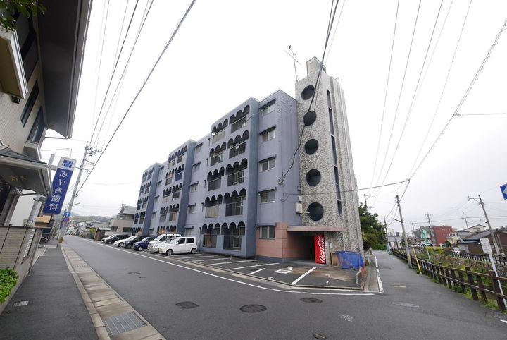 第1白石ビルの外観