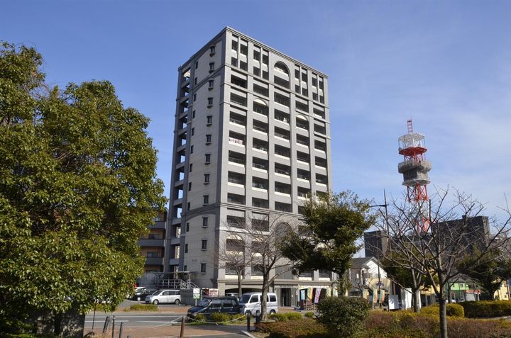 ニューサンリバー8番館の外観
