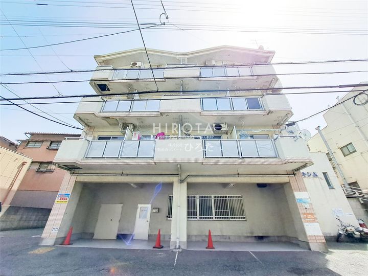 メゾンマキシムの外観