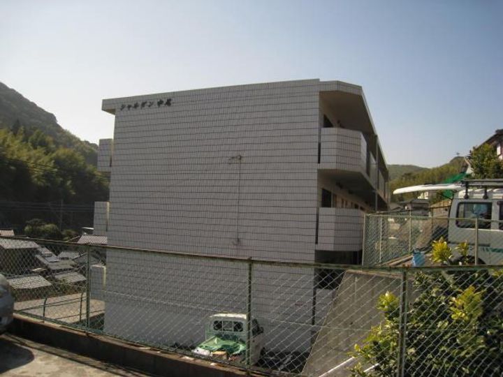 シャルダン中尾の外観