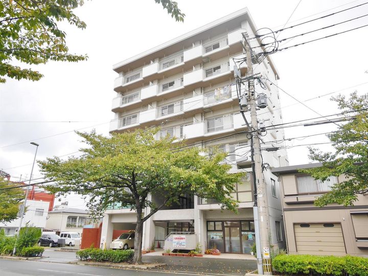 レイ前田の外観