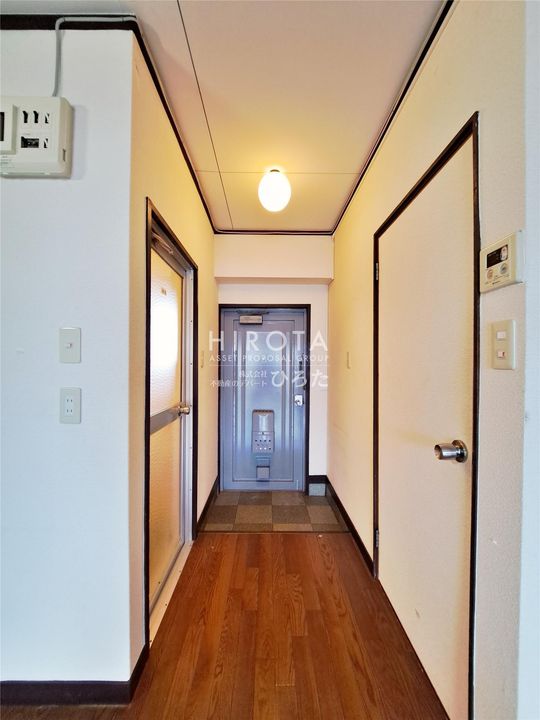 第1白石ビルの玄関