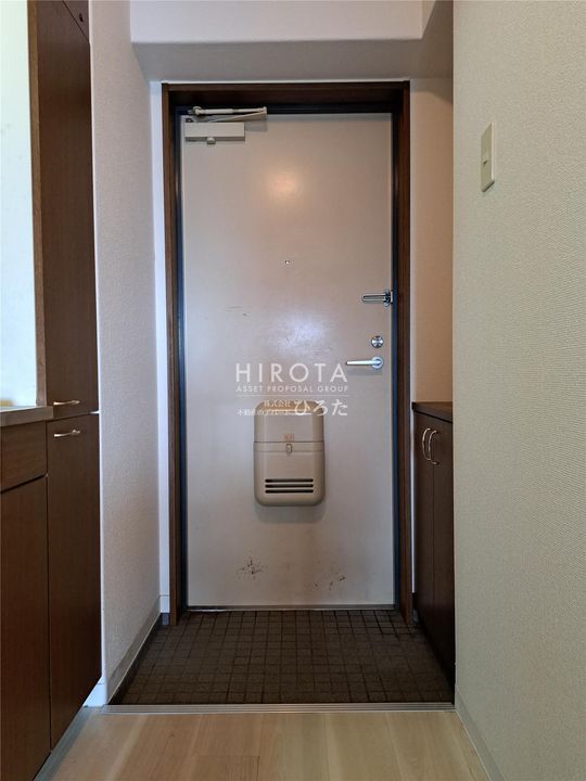 KMマンション八幡駅前Ⅱの玄関