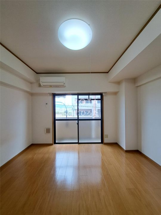 ホワイトバレー八幡駅前の内装