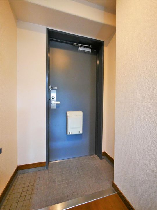 ロイヤルプレサージュの玄関