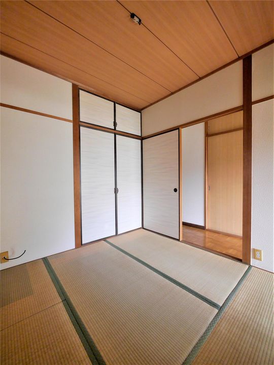 レイ前田の内装