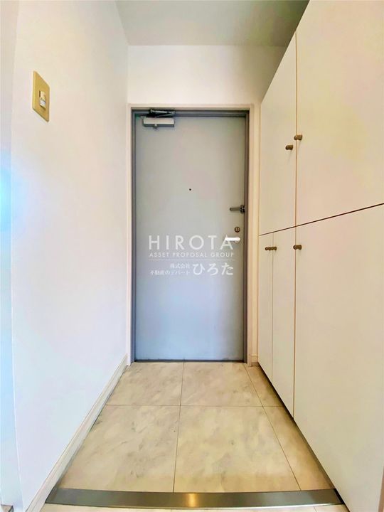 Basic B.L.D YAHATAの玄関