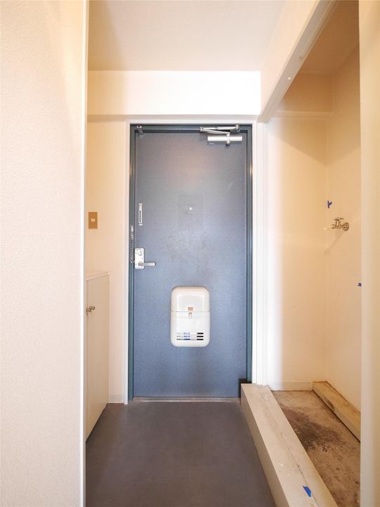 PLEAST枝光の玄関