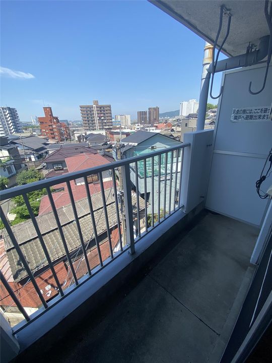 PLEAST枝光の内装