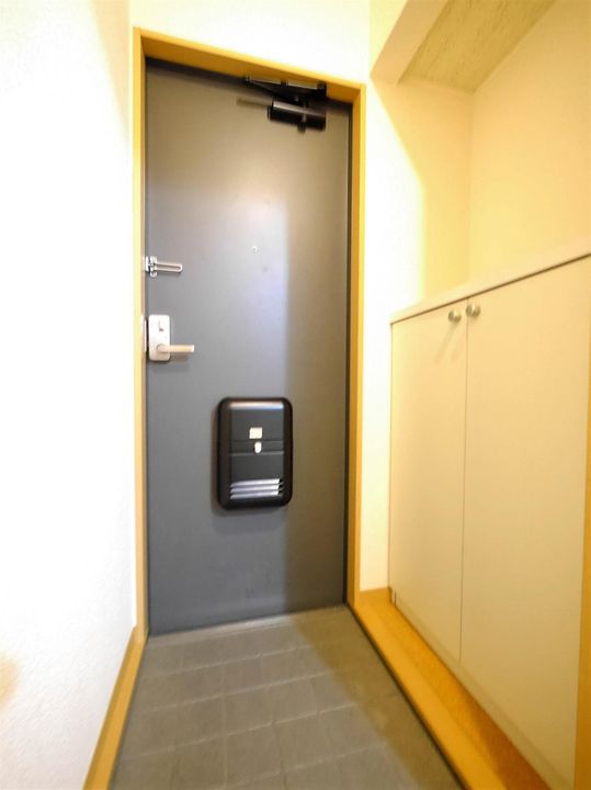 モンレーヴの玄関