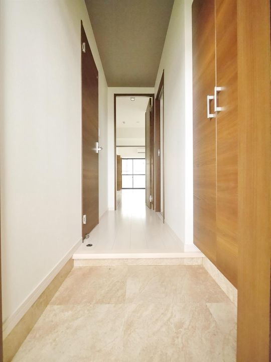 THE SQUARE Club Residenceの玄関