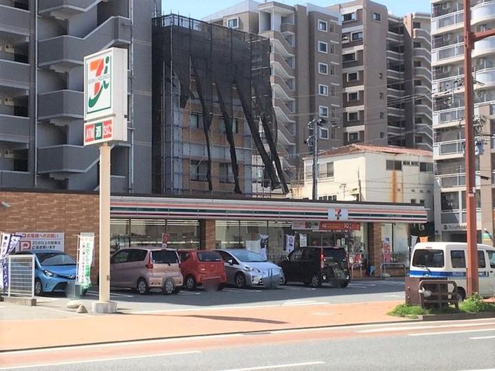 ロイヤルアミューズの周辺