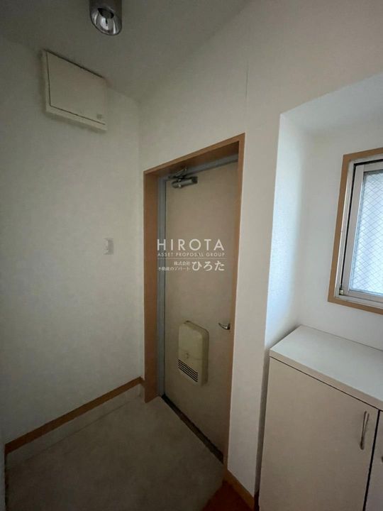 第2imビルの玄関