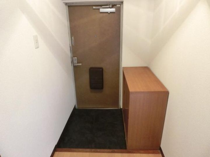 シャトレ中井の玄関