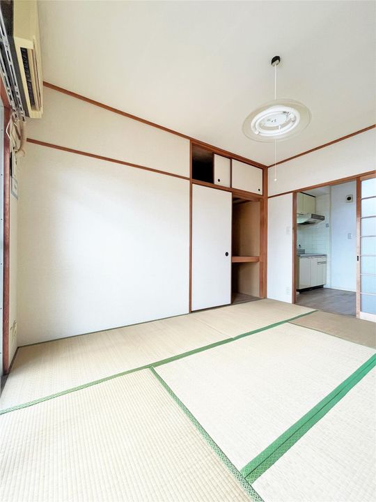 ハイツ下到津の内装