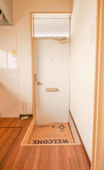 ハイツ中井の玄関