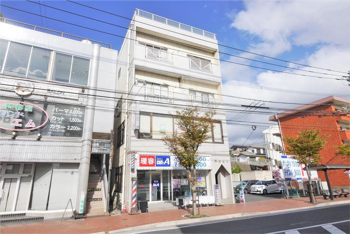 天野ビル 中間の外観