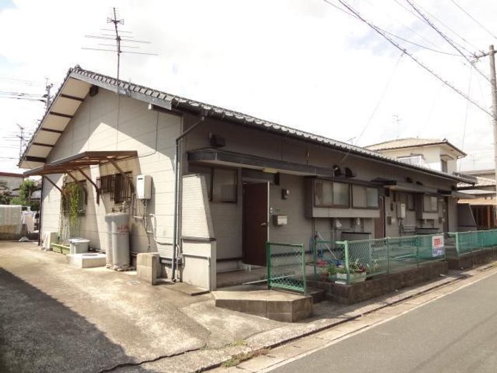 土手の内山田アパートの外観