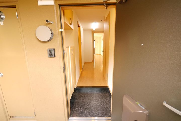 メゾン・ド・ロータスの玄関