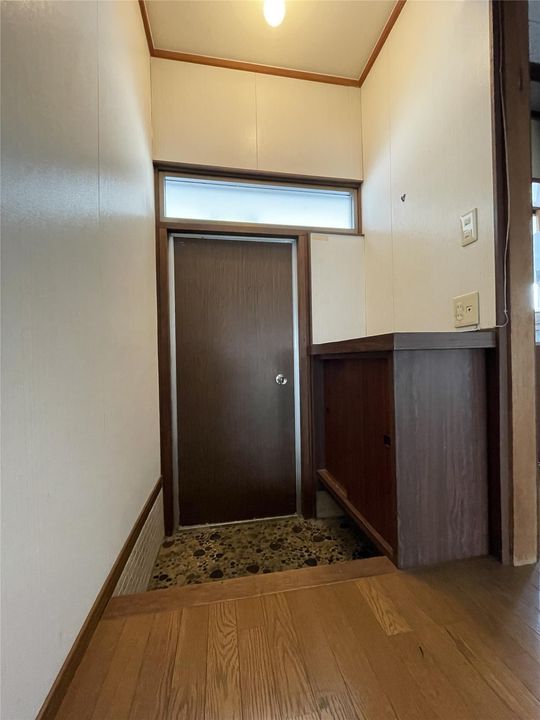 土手の内山田アパートの玄関