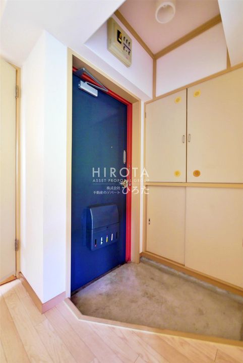 メモリープラザ中間Ⅱの玄関