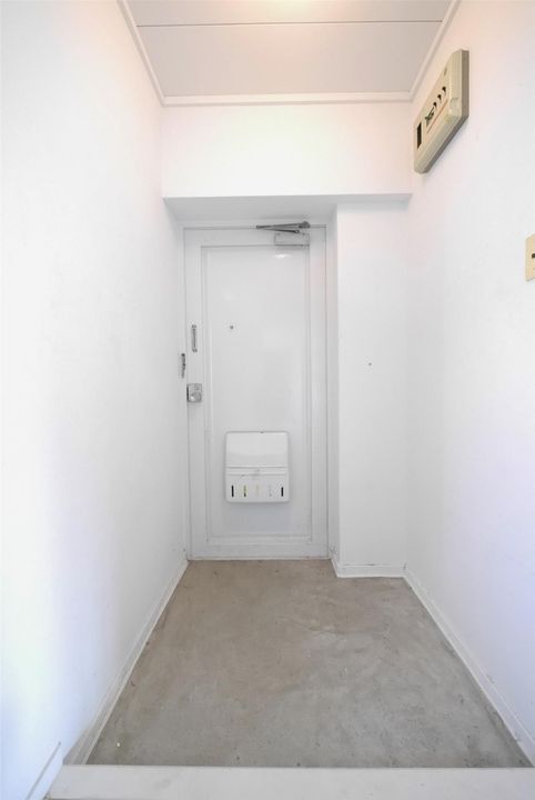 ヴィラナリー中間Ⅱ 1号棟の玄関