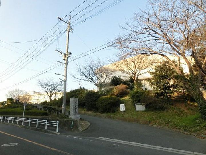 キャッスルリオの周辺