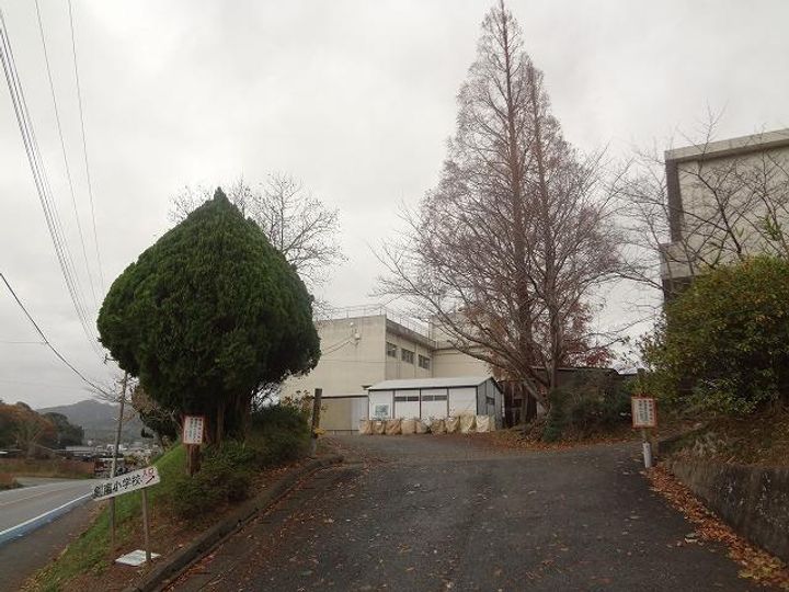 アヴェニールⅡの周辺