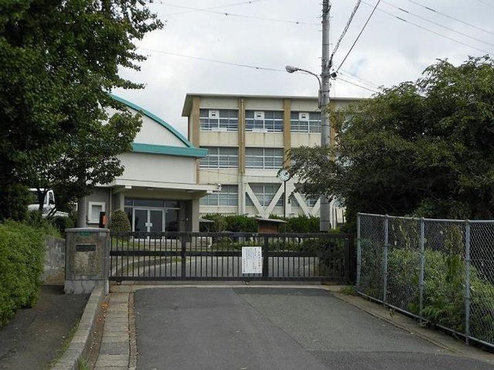 パルタージュ中間の周辺