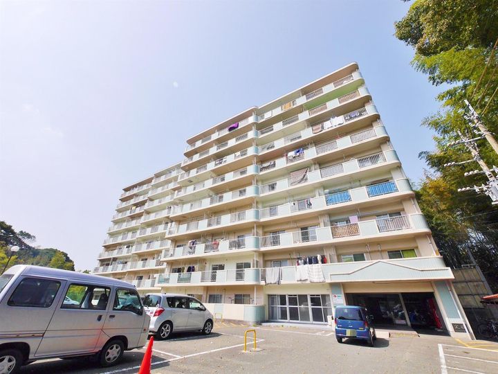 スカール上上津役の外観