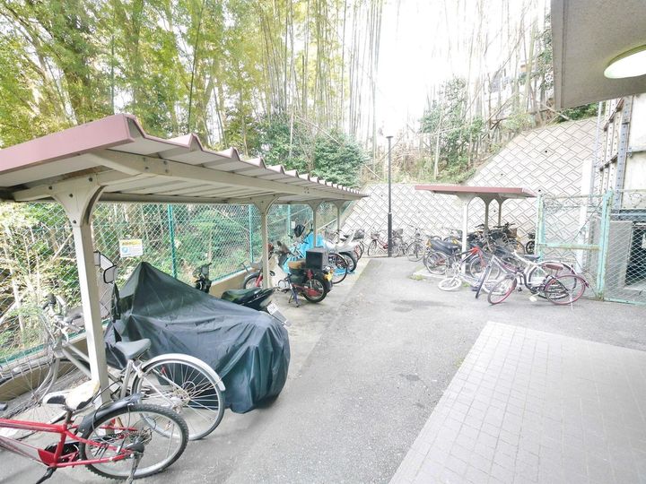 スカール上上津役の外観