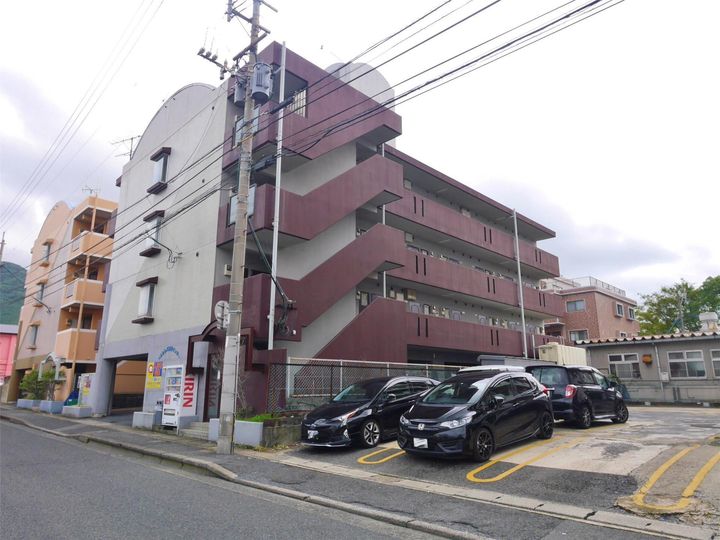 ベルヒルズ黒崎インターの外観