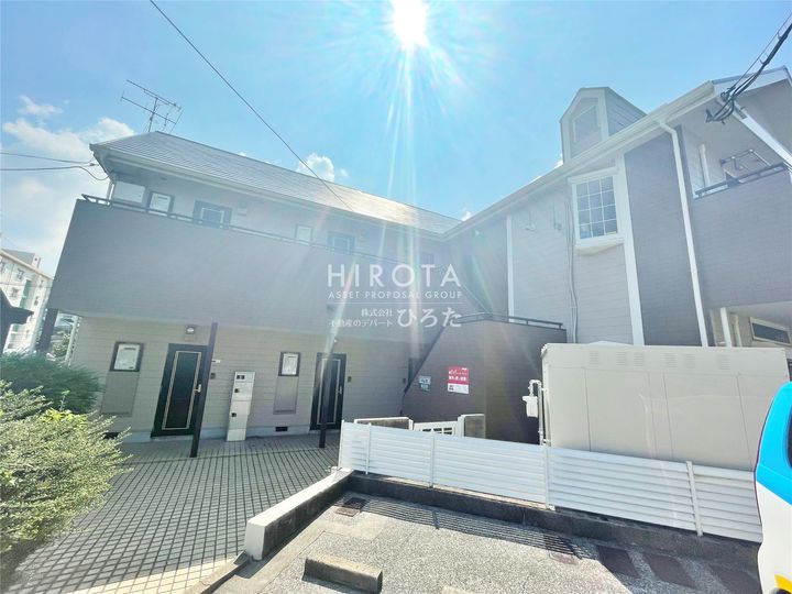 パレス南王子の外観