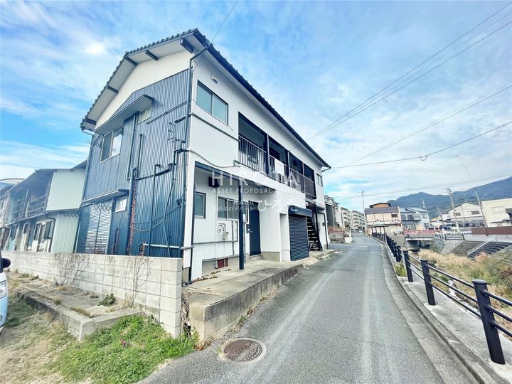町上津役アパートの外観