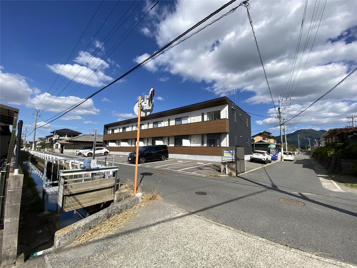 プライマリー直方の外観