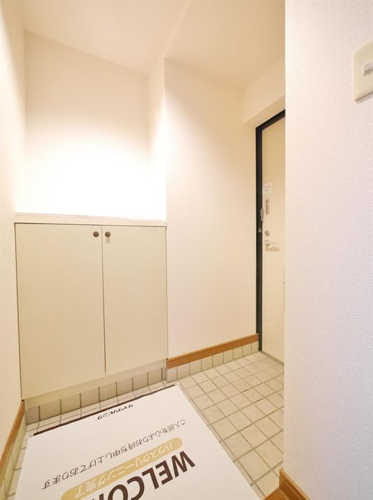 KAKU BLDの玄関