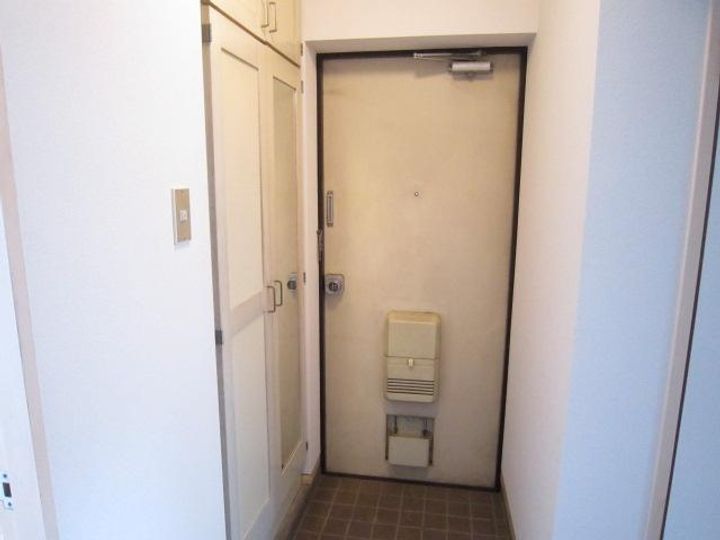 エメラルドマンション茶売 A507の玄関