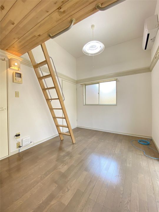 パレス南王子の内装