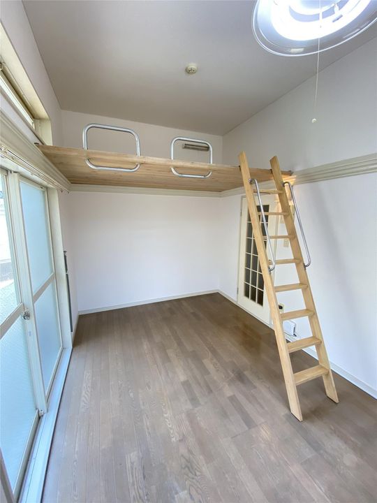 パレス南王子の内装