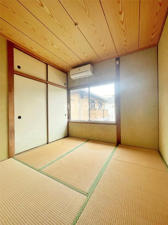 町上津役アパートの内装