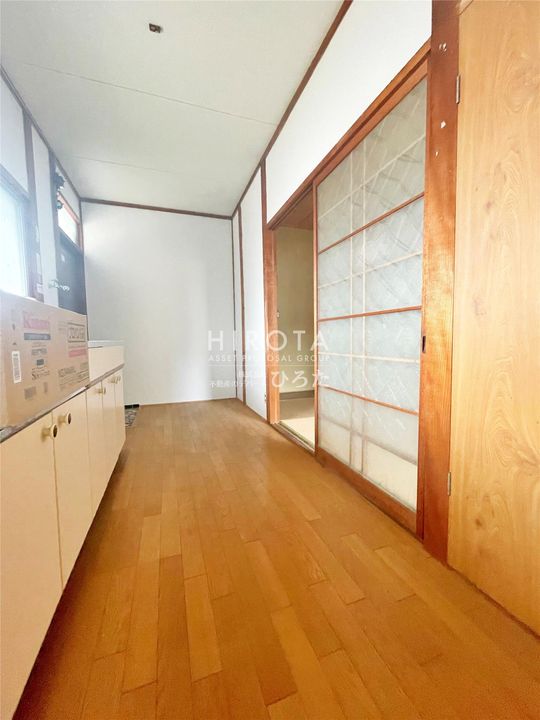 町上津役アパートの内装