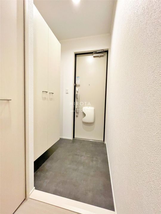 Gloire遠賀野 A棟の玄関