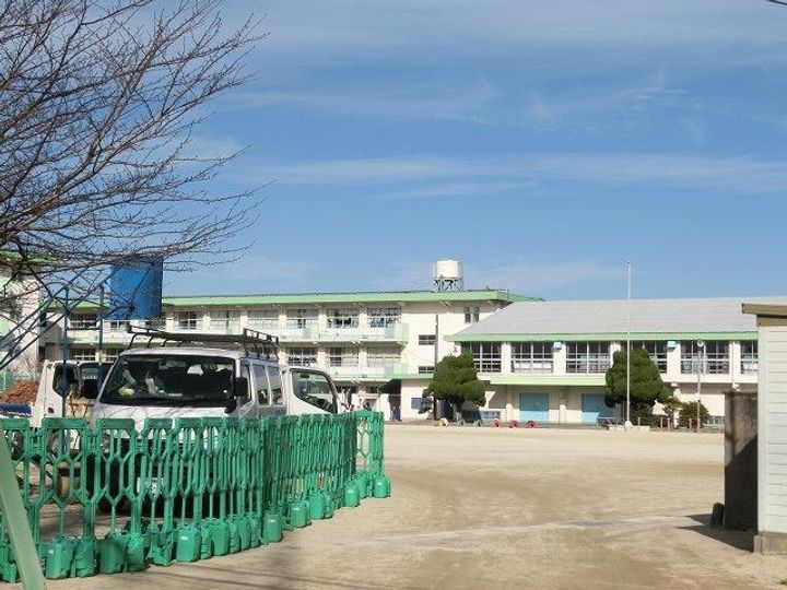 KAKU BLDの周辺