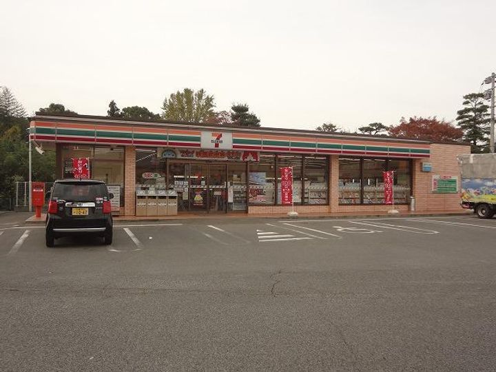 ファミーユ・K Bの周辺