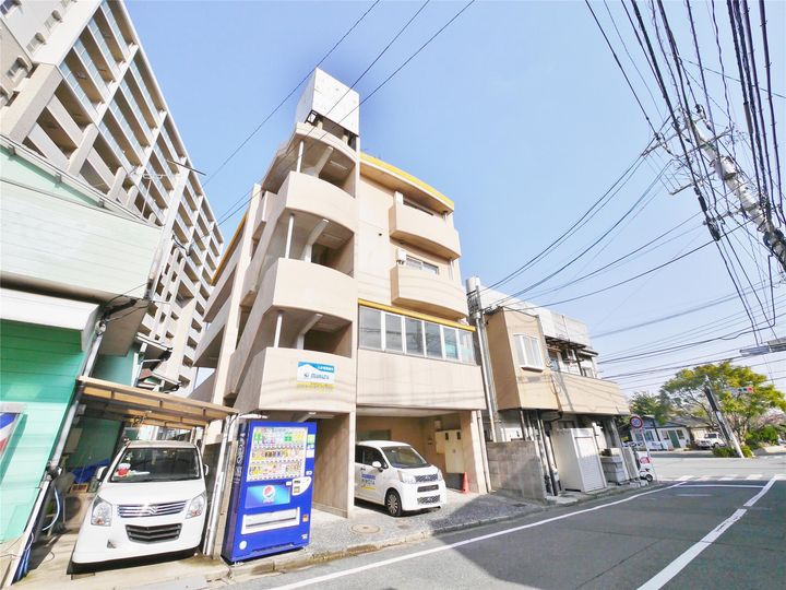 マンション葉山自由ヶ丘の外観