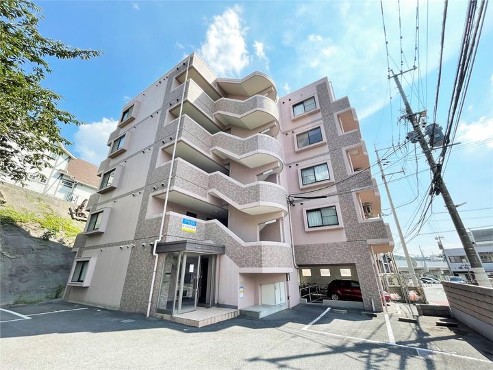 エレガンスコート折尾の外観