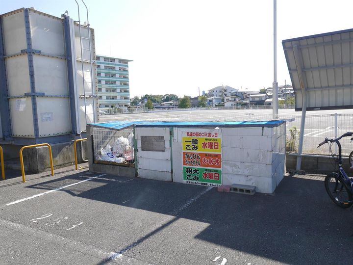 ロイヤルハイツ折尾1号館の外観